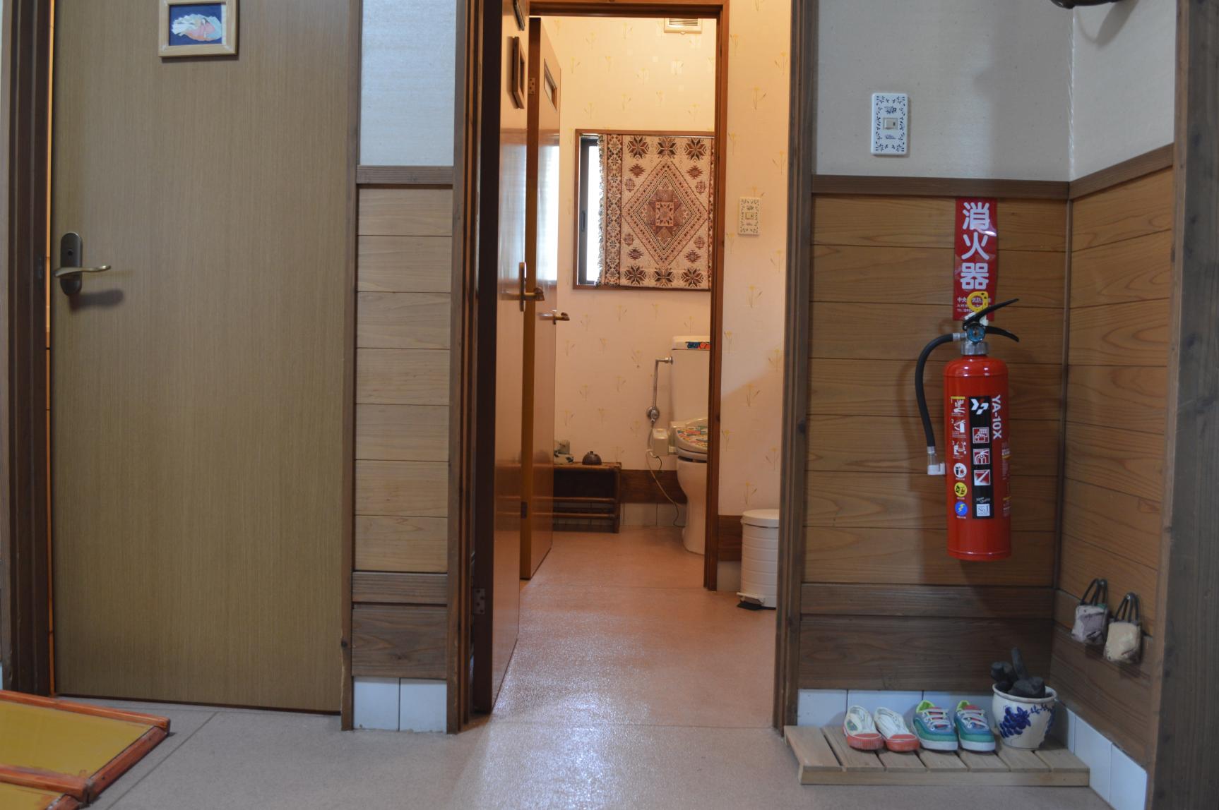 1階トイレ(男性)入口-2