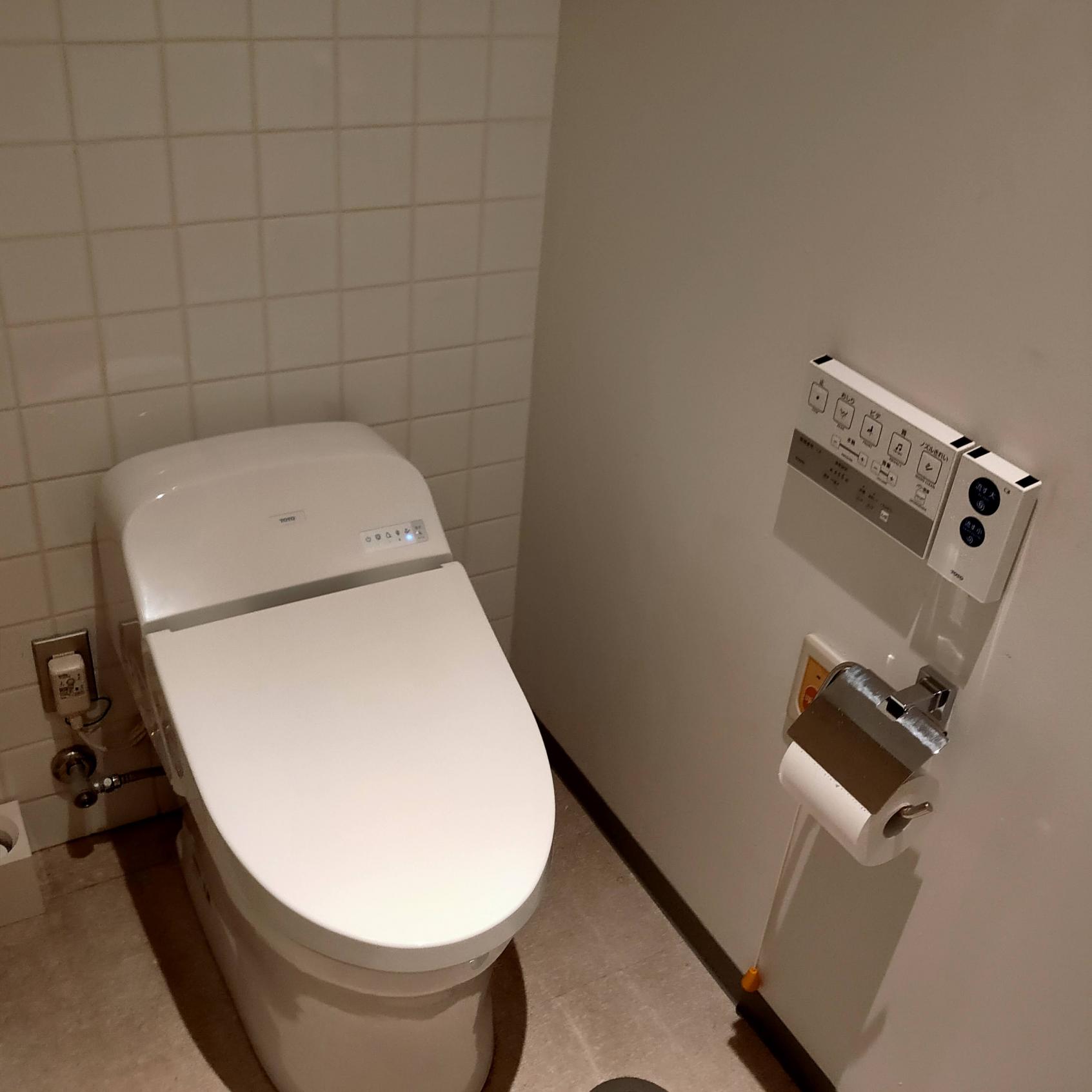 男子トイレ個室-5