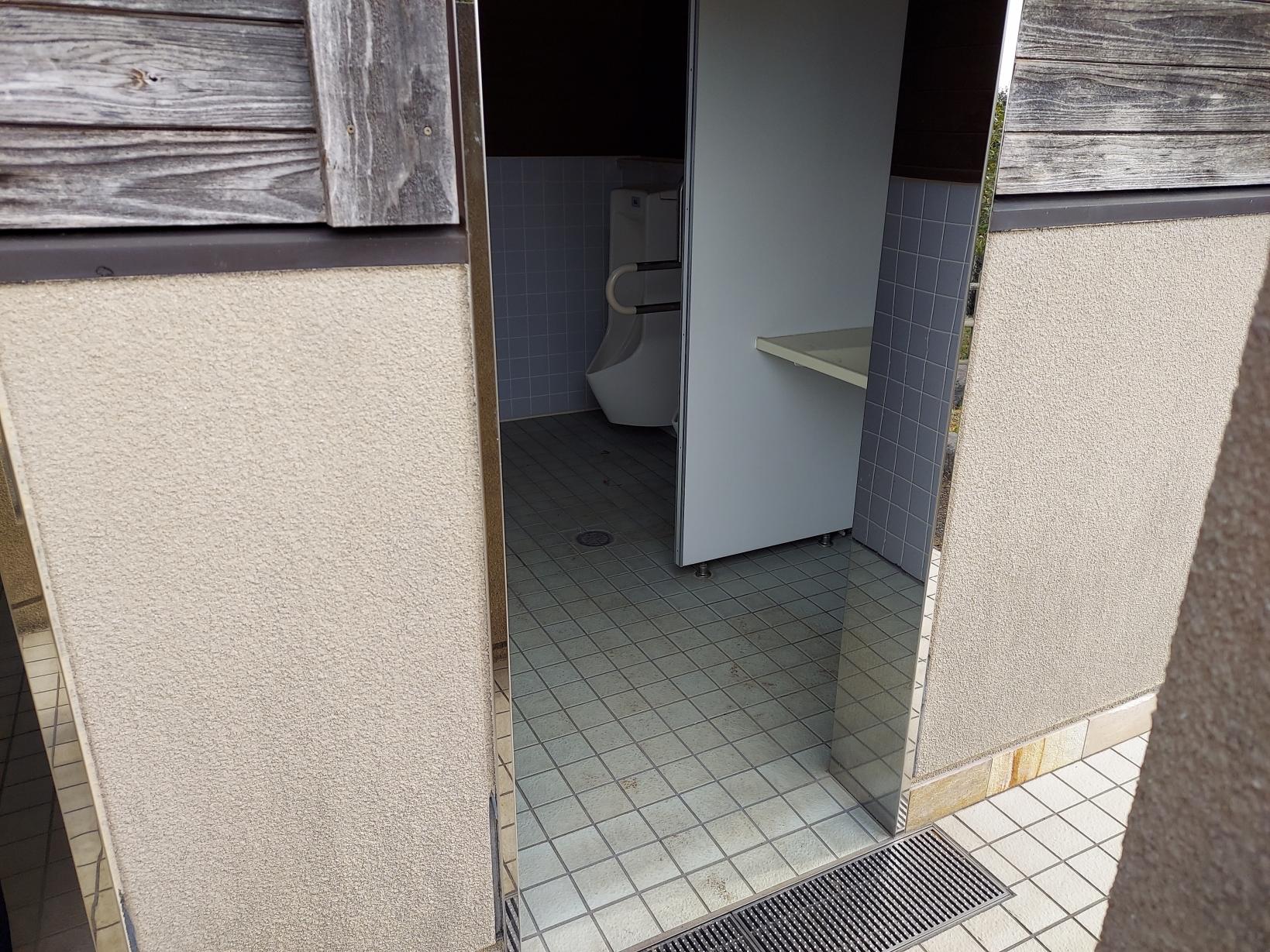 駐車場(男性用トイレ)-2