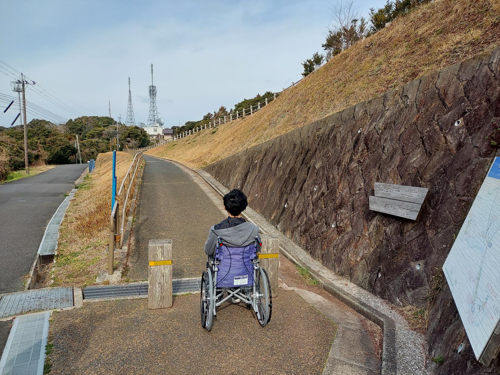 駐車場から展望所までの通路-0