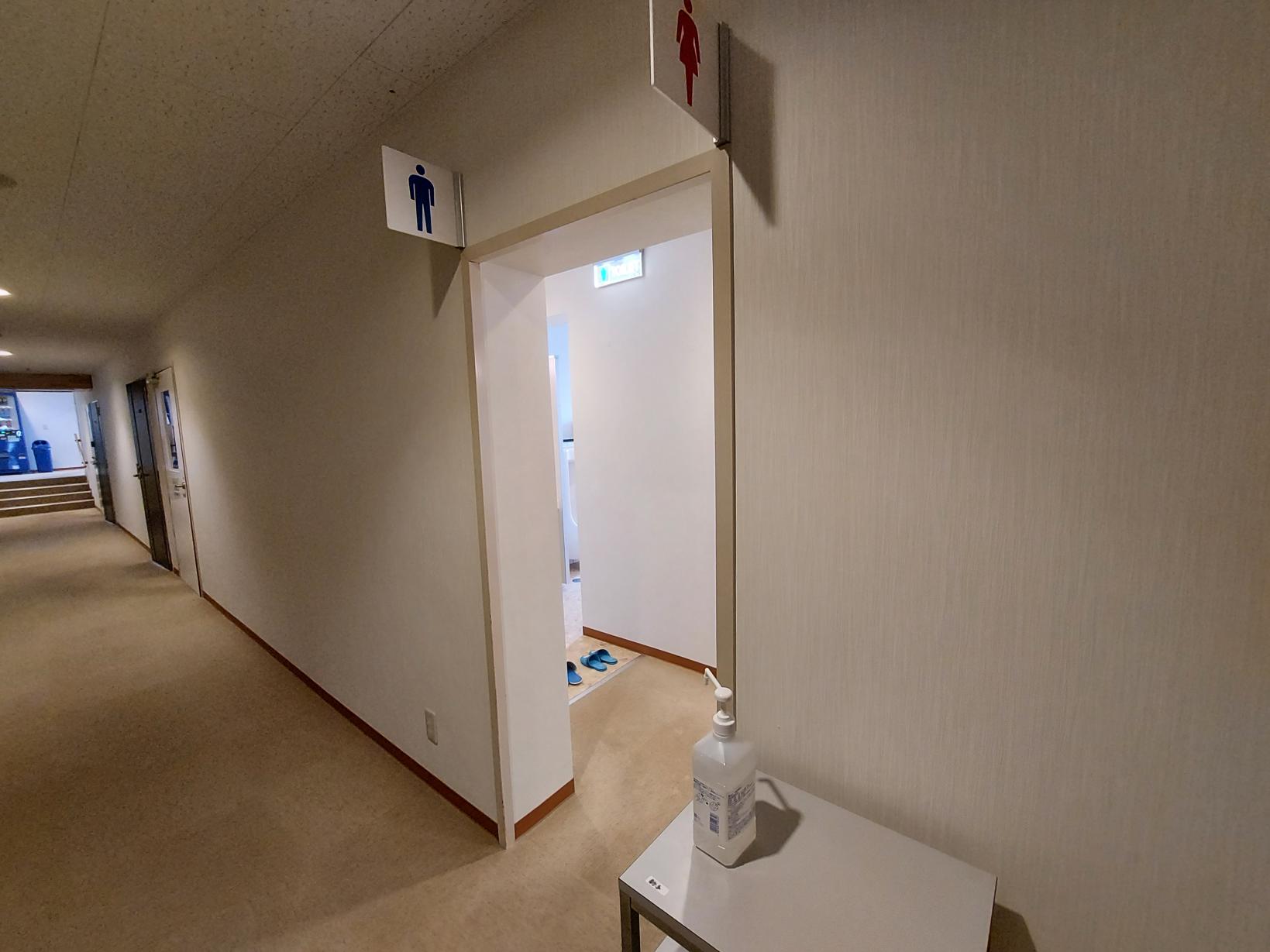 客室通路トイレ-0