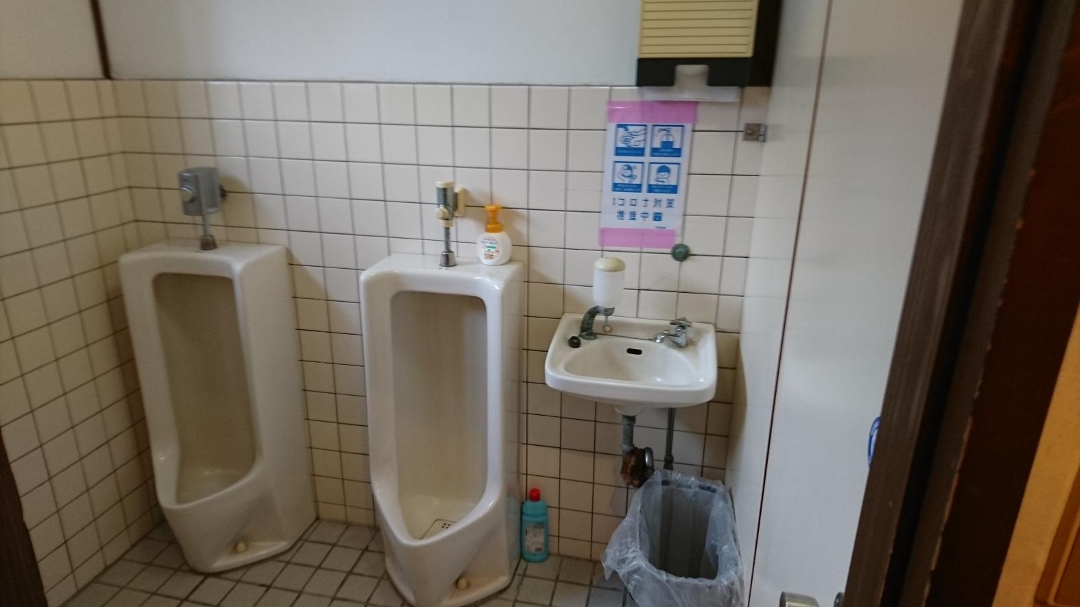 男子用トイレ-1