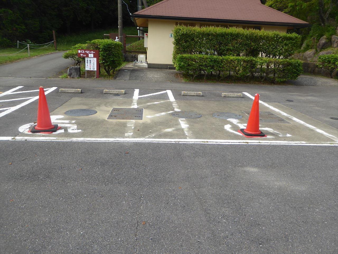 車椅子ユーザー用駐車場-0