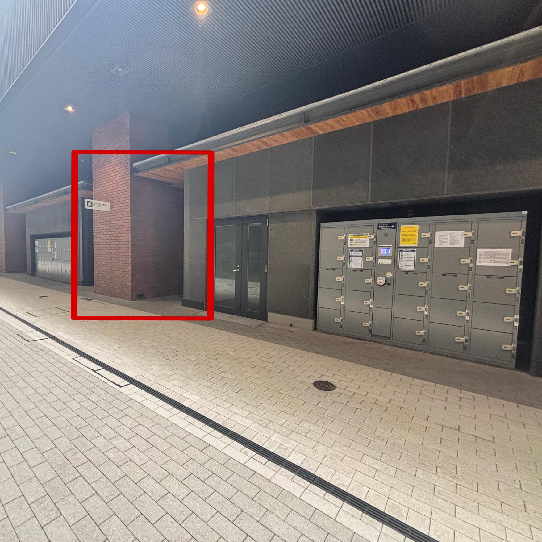 コインロッカーは外と中にあります-3