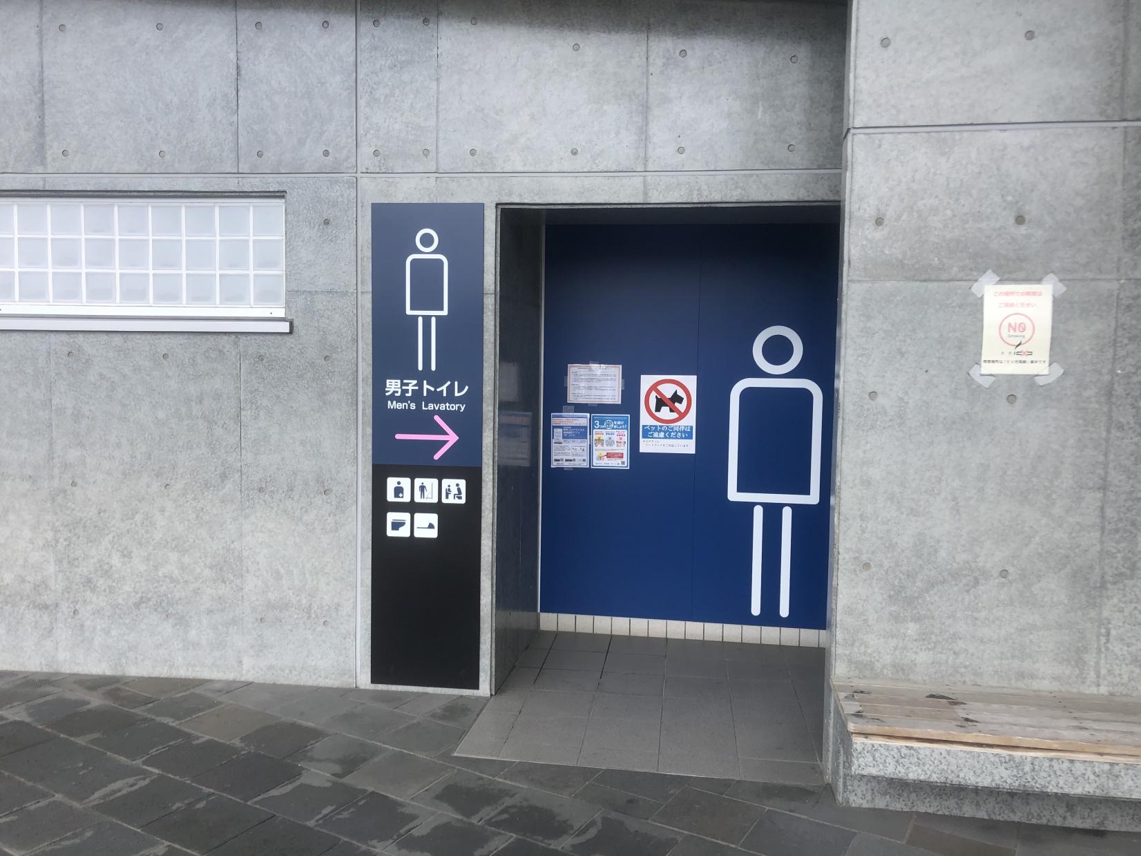 男性用トイレ入口-0
