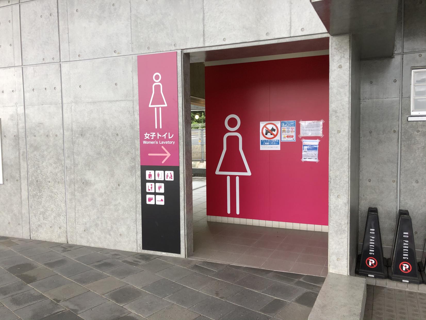 女性用トイレ入口-3