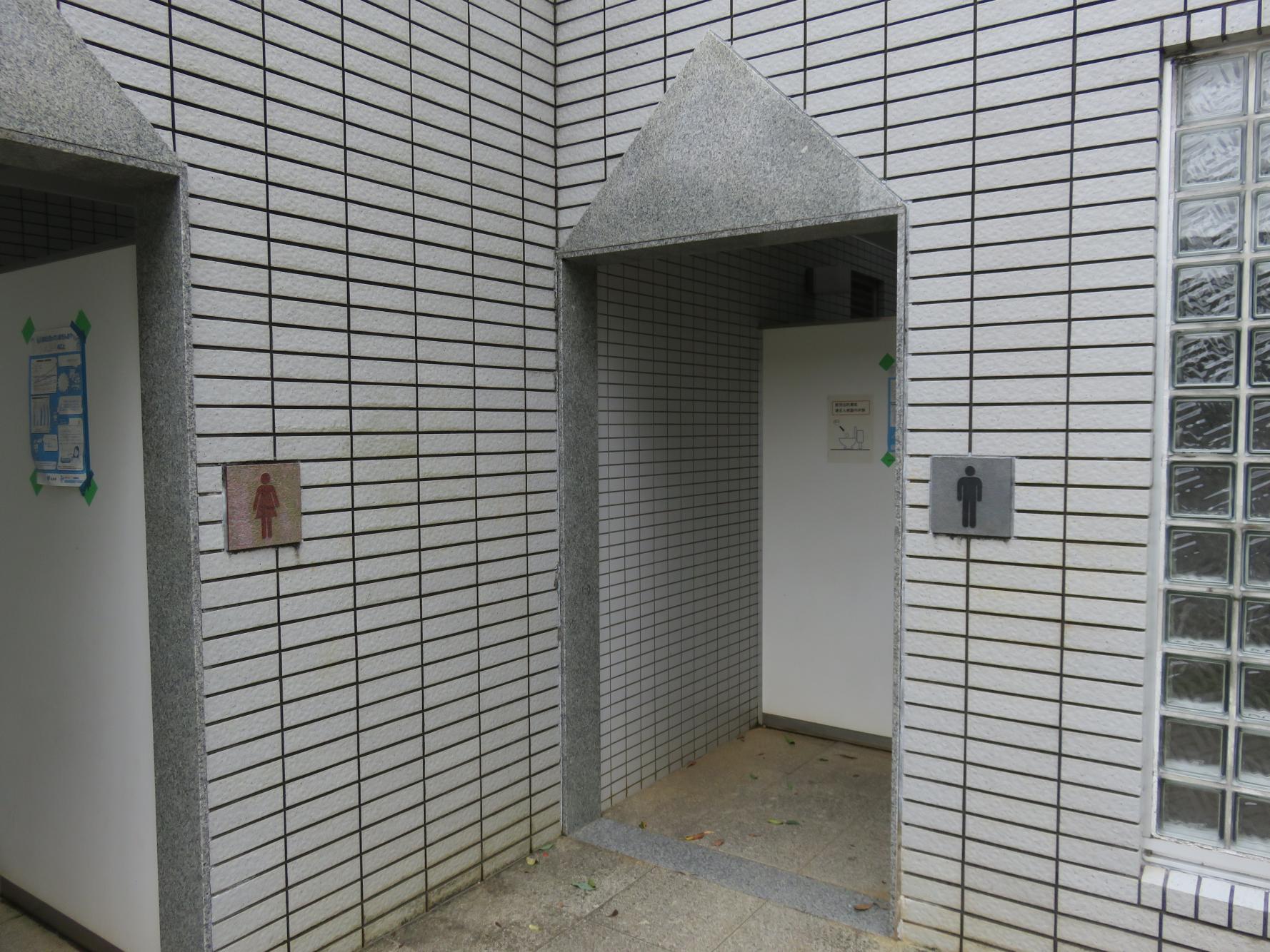 トイレ入口-0