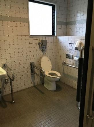 記念館内多目的トイレ内部-5