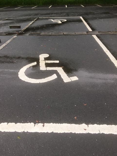 バリアフリー駐車スペース-0