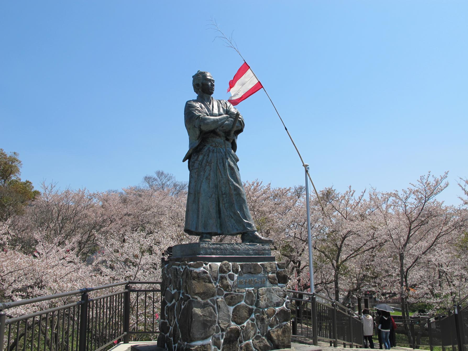 Statue of Sakamoto Ryoma in Kazagashira Park-1