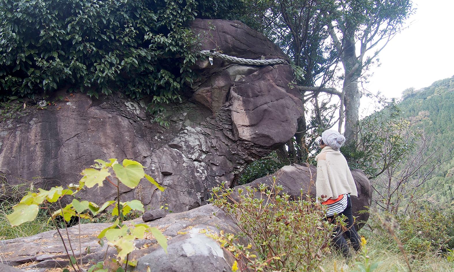 巣食石（女嶽神社的神體）-1