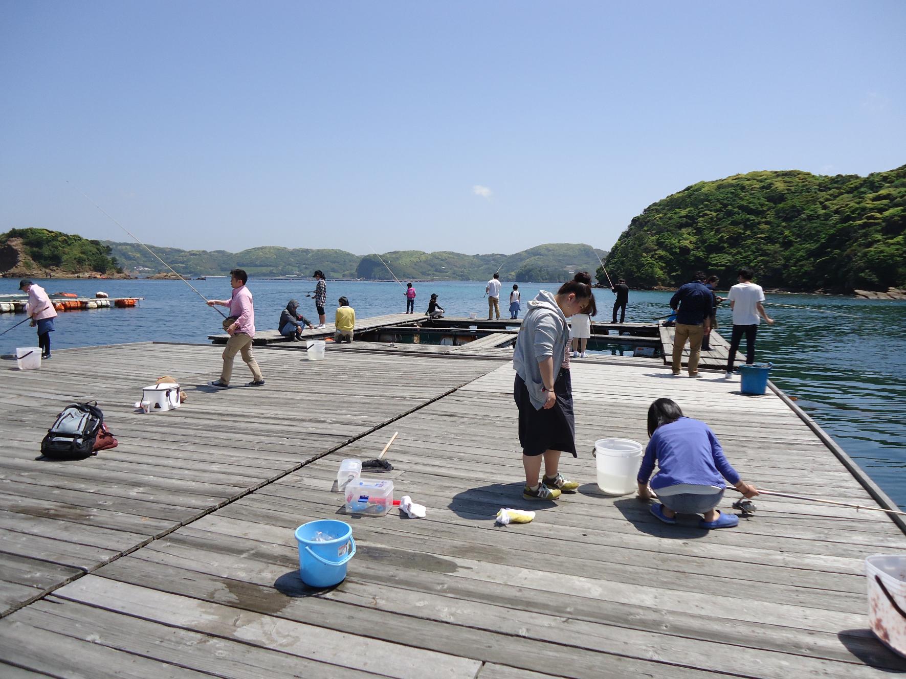 筏（いかだ）で釣りましょう-0