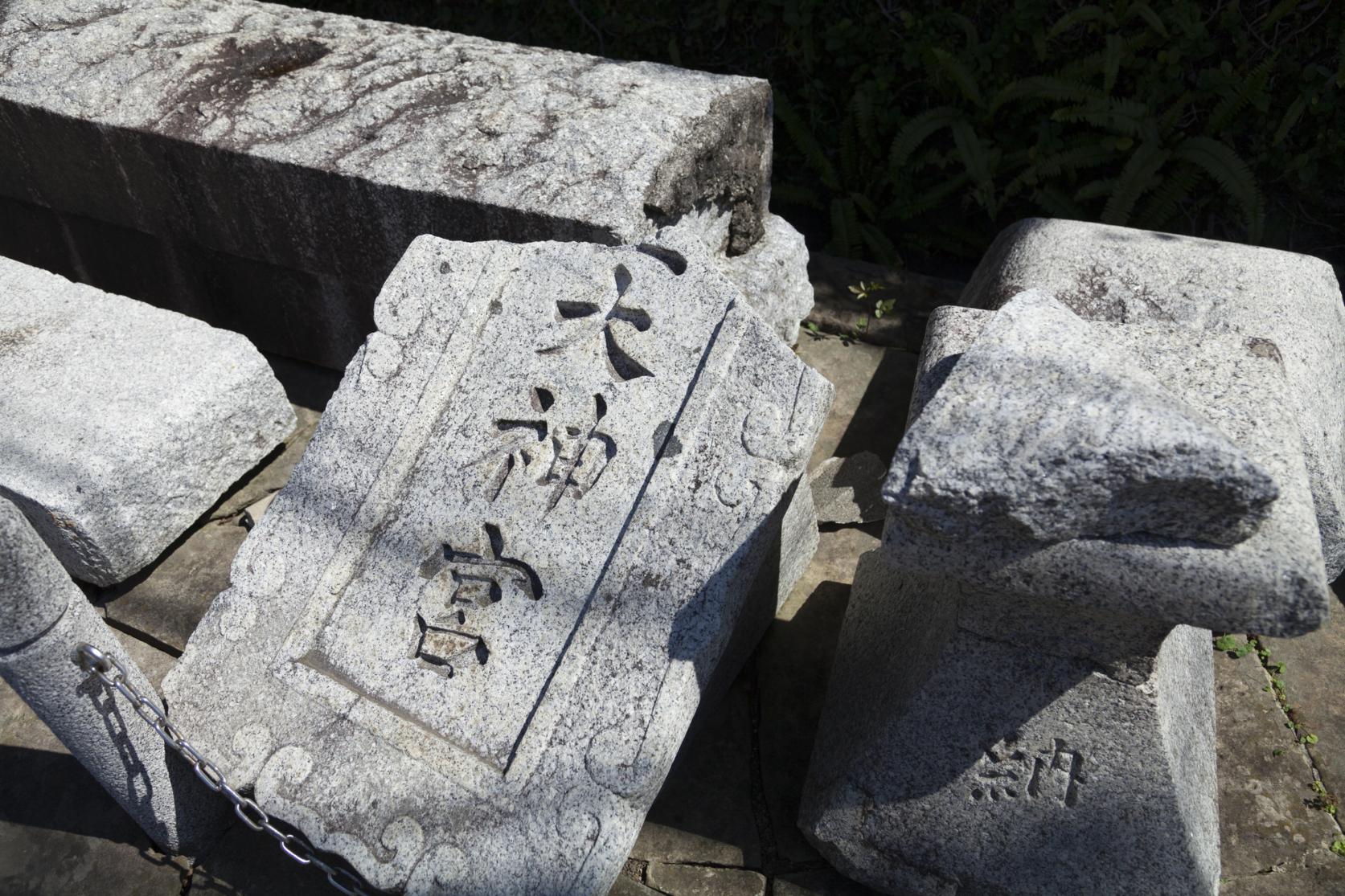 一本柱鳥居（山王神社）-4