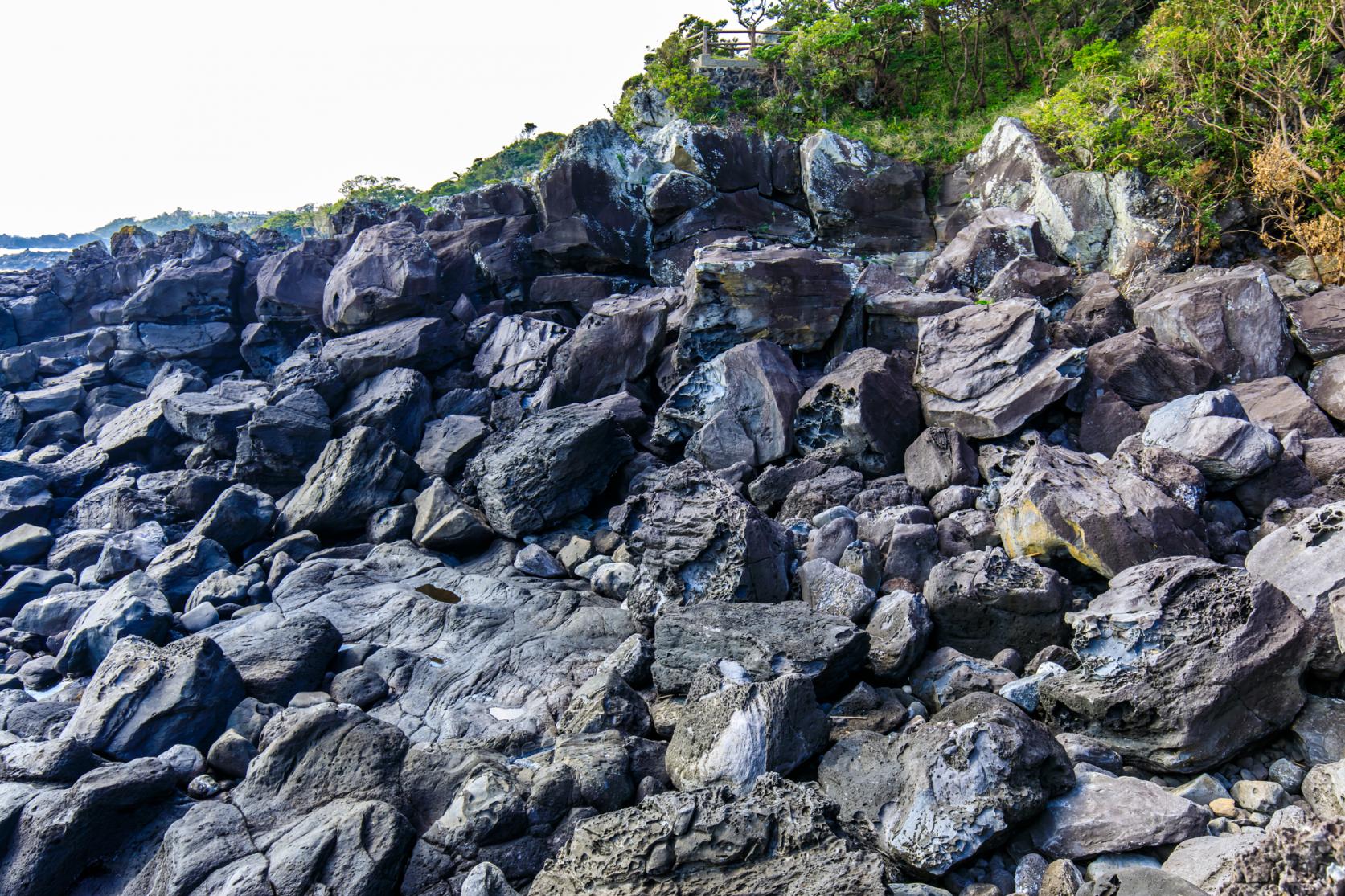 鐙瀬熔岩海岸-2