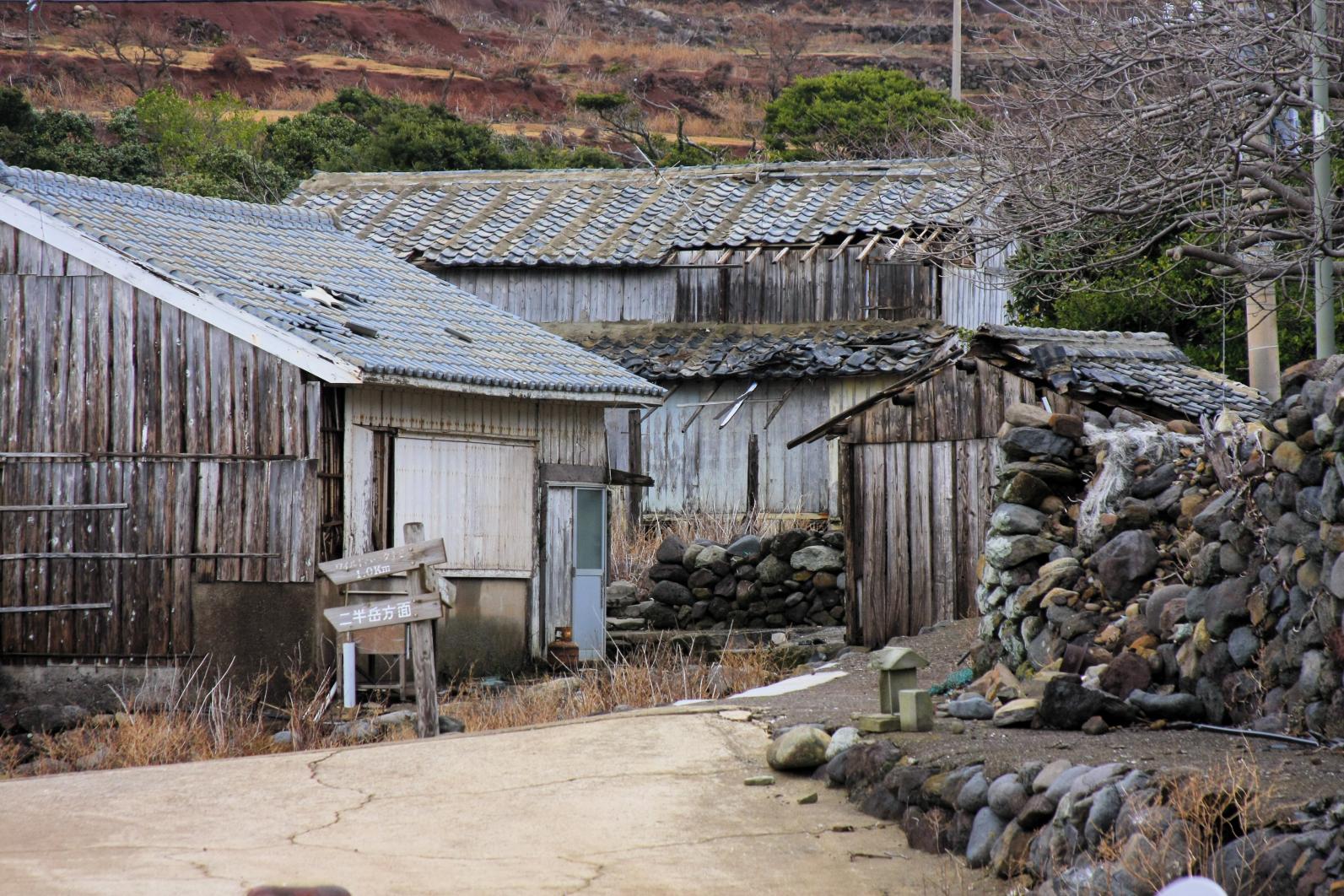 Remains of Villages on Nozaki Island / Sites du villages dans l’île de Nozaki-2