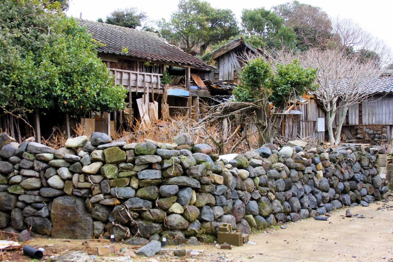 Remains of Villages on Nozaki Island / Sites du villages dans l’île de Nozaki-1