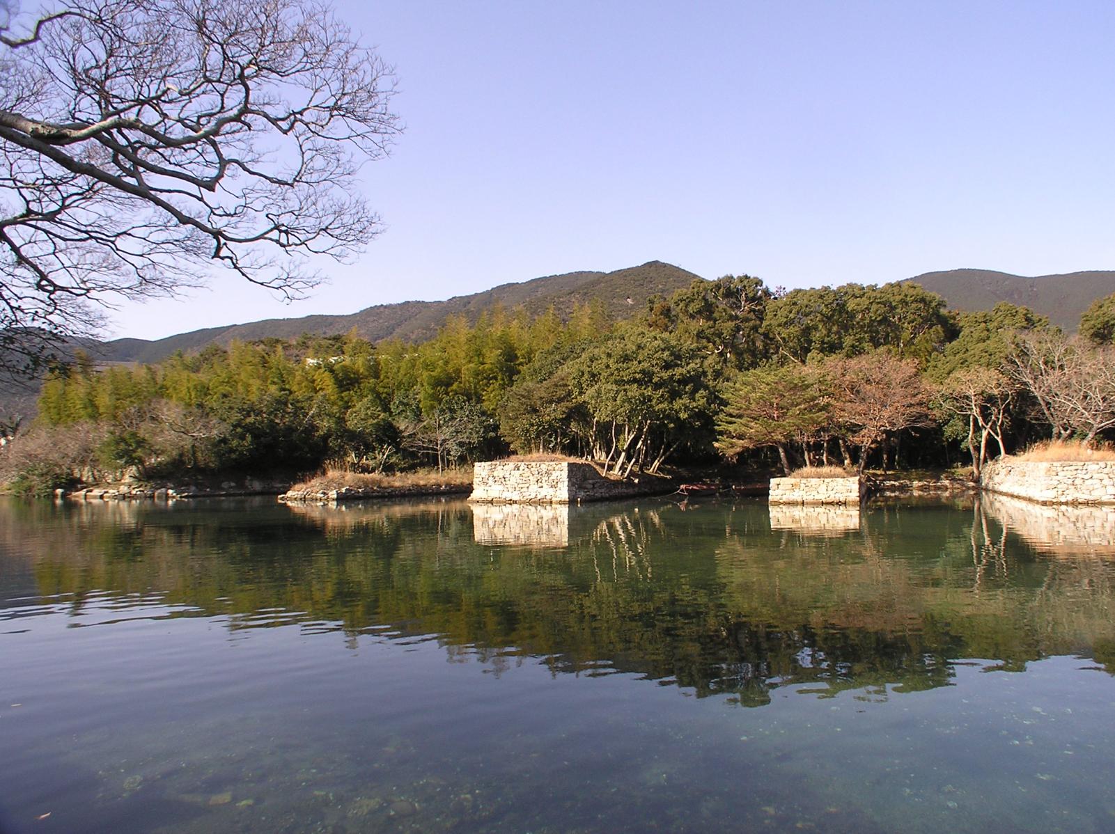 江戸時代の対馬藩の船着場。県の史跡に指定されている対馬藩お船江跡-1