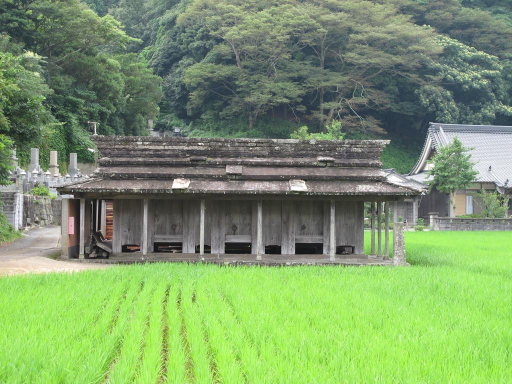 石屋根倉庫-1