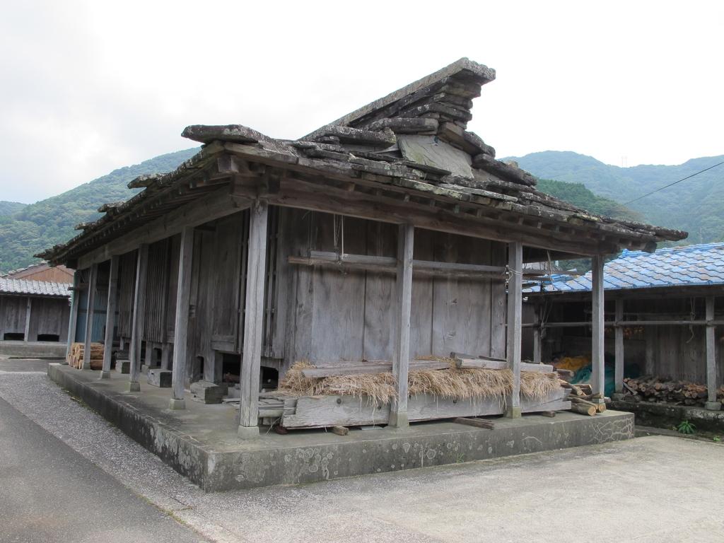 石屋根倉庫-1