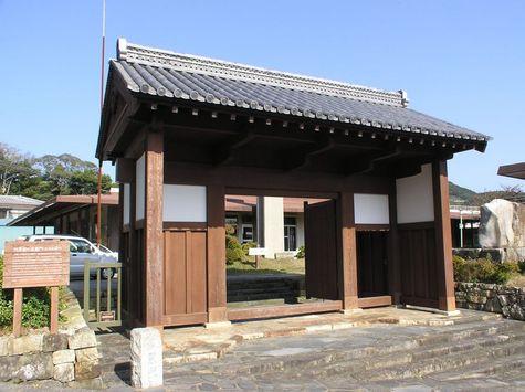 桟原館の高麗門（旧桟原城門）-1